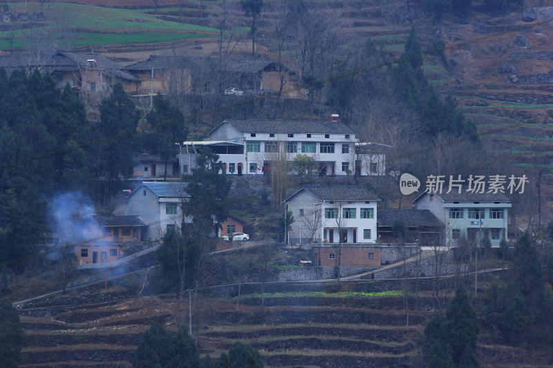 山村的傍晚建筑风光