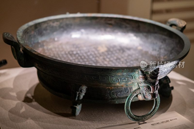 宝鸡青铜器博物院里的青铜器国宝逨盘