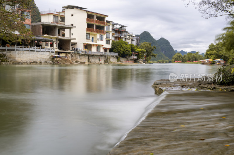 阳朔遇龙河竹筏漂流