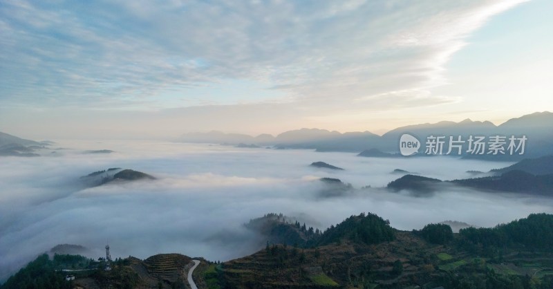 重庆酉阳：雾漫青山白茫茫