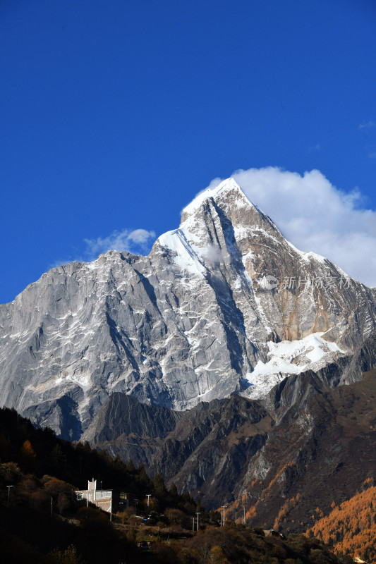 雪山自然风光全景
