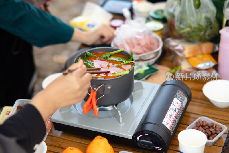 户外饮食吃火锅