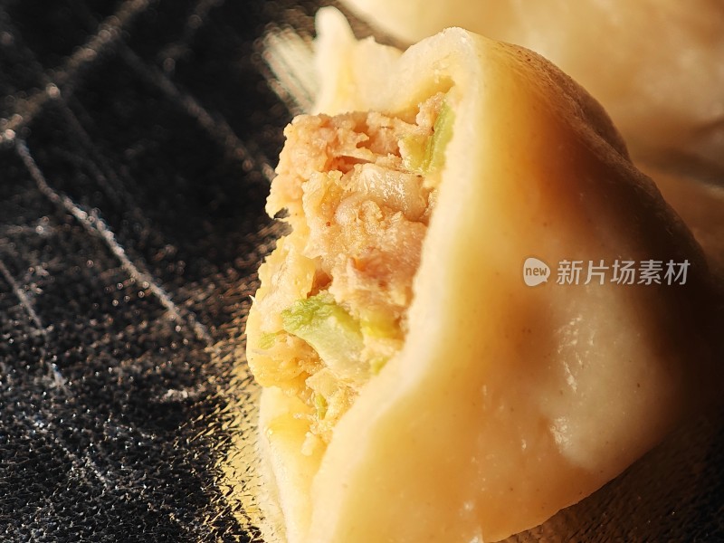 馅料饱满的饺子特写展示