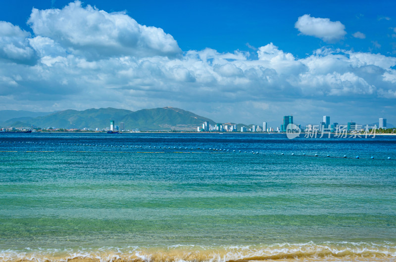 越南芽庄珍珠岛看城市滨海建筑与海景风光