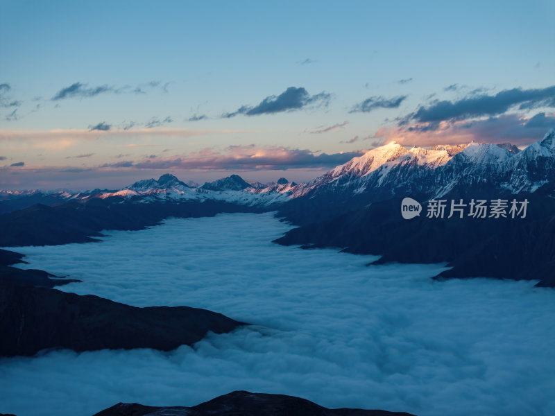 四川甘孜州子梅垭口云海贡嘎雪山高空航拍