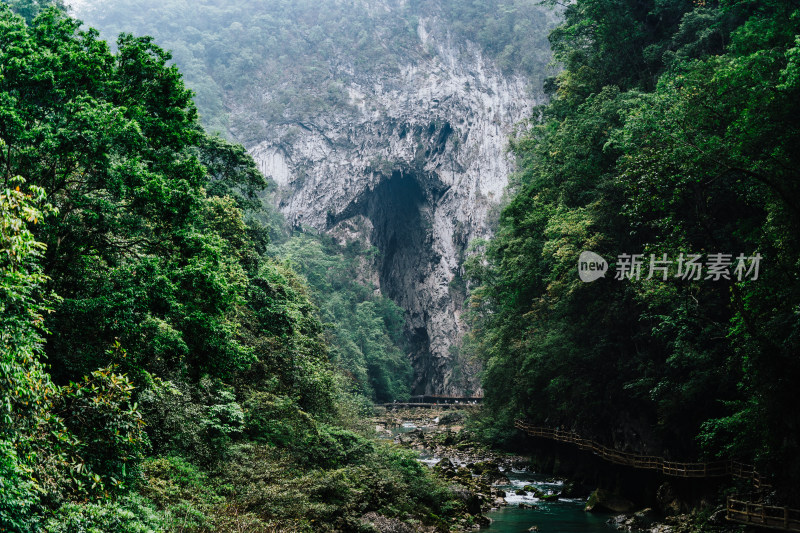 黔南荔波大七孔景区天生桥