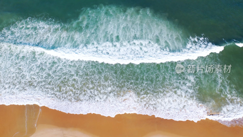 海浪俯拍沙滩大海航拍海滩唯美海边蓝色海水