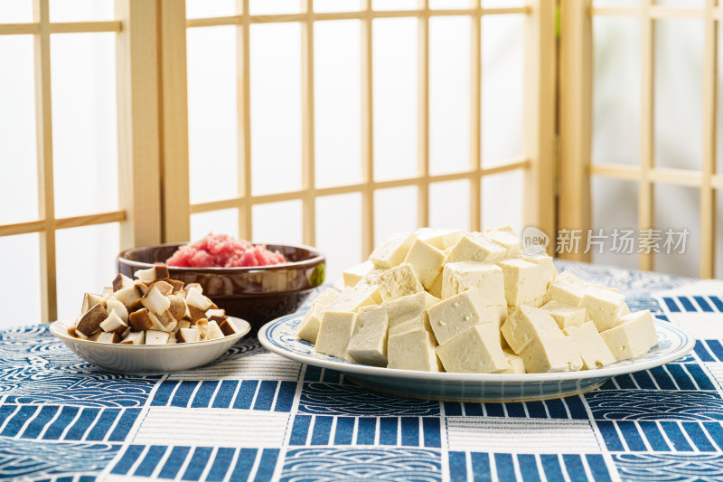 经典川菜香菇肉酱烧豆腐所需食材