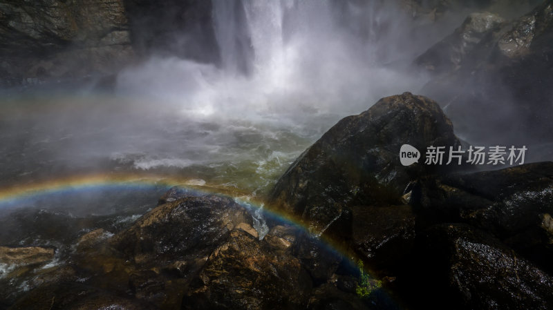 洛阳白云山自然风景岩石瀑布溪水水雾彩虹
