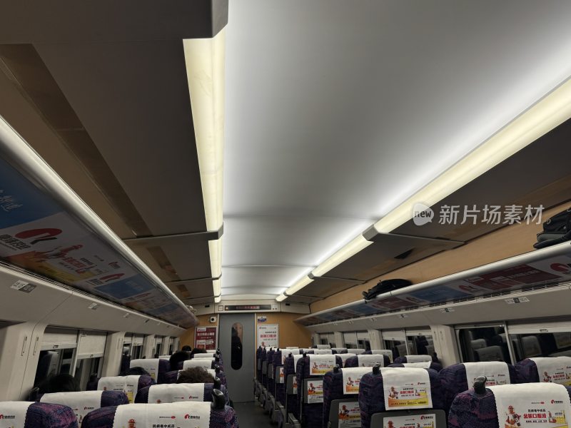 高铁车厢内部全景