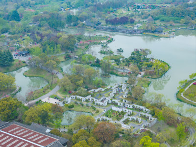 航拍烟雨江南扬州瘦西湖风景区全景