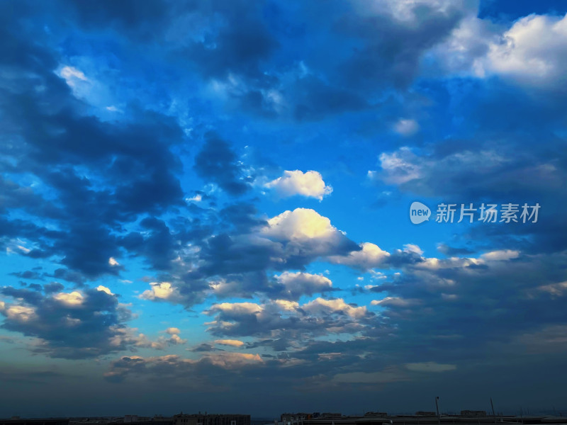 杭州夏日盛放的天空 漫画云