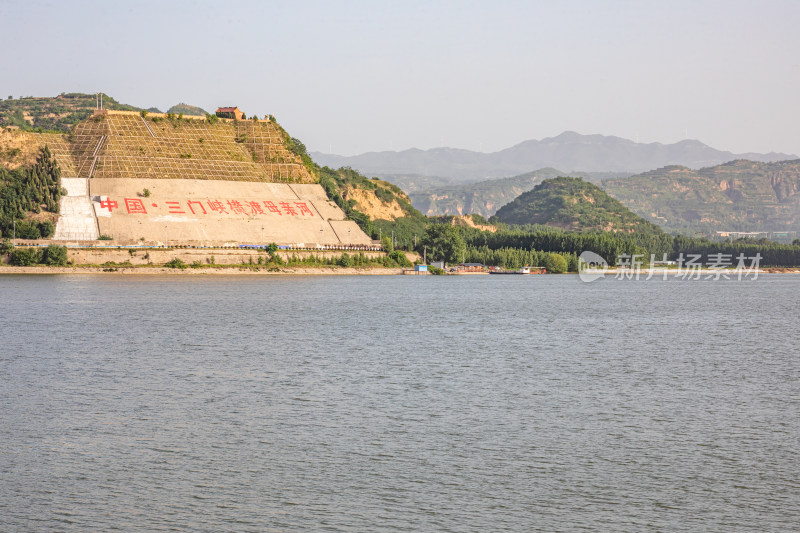 河南三门峡陕州公园天鹅湖黄河公园景点景观