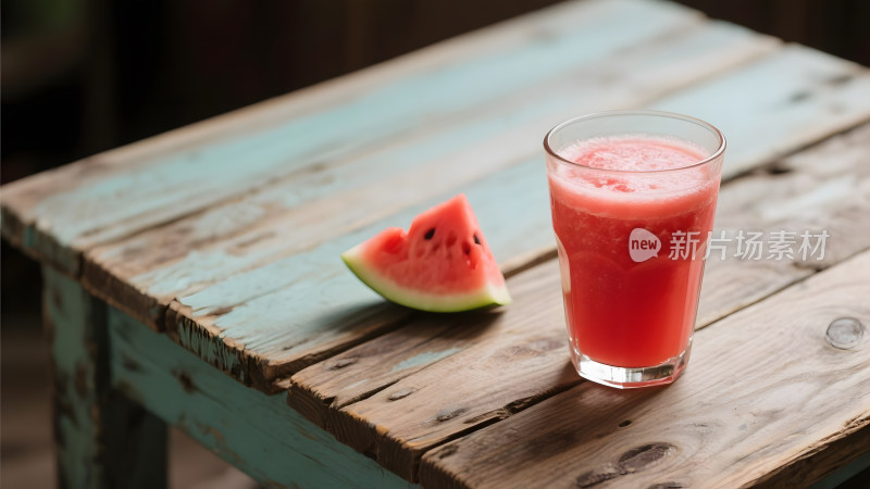 清爽西瓜汁与西瓜块