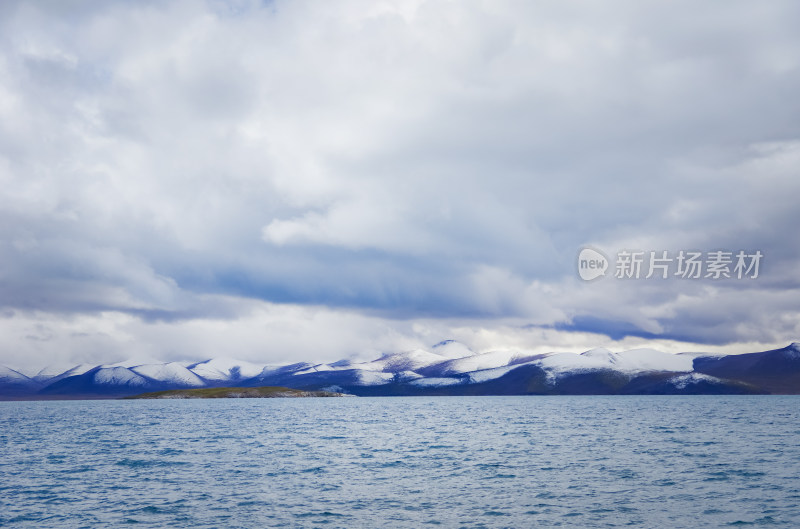 西藏山南普莫庸措山水自然风景