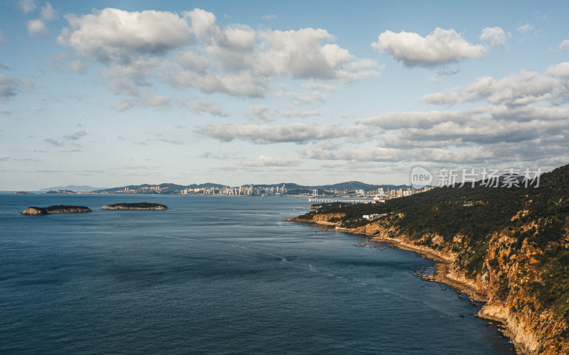 航拍大连燕窝岭风景区远眺星海湾大桥