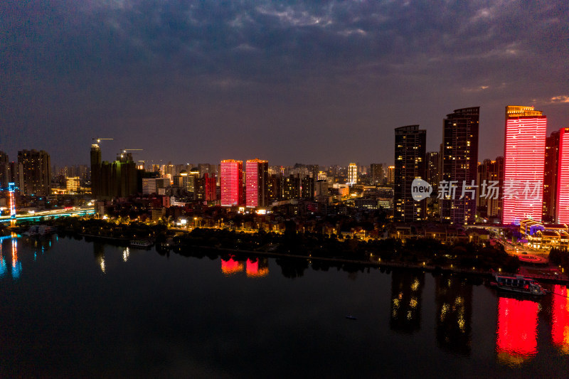 湖北襄阳汉江凤雏大桥夜景航拍图