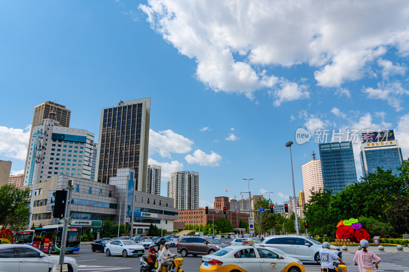 沈阳市政府广场城市建筑蓝天白云