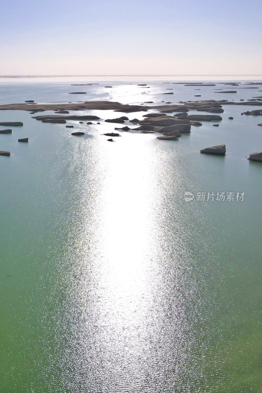 青海，乌素特雅丹地质公园，水上雅丹