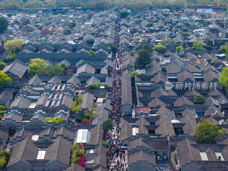 航拍扬州东关街全景节假日人山人海