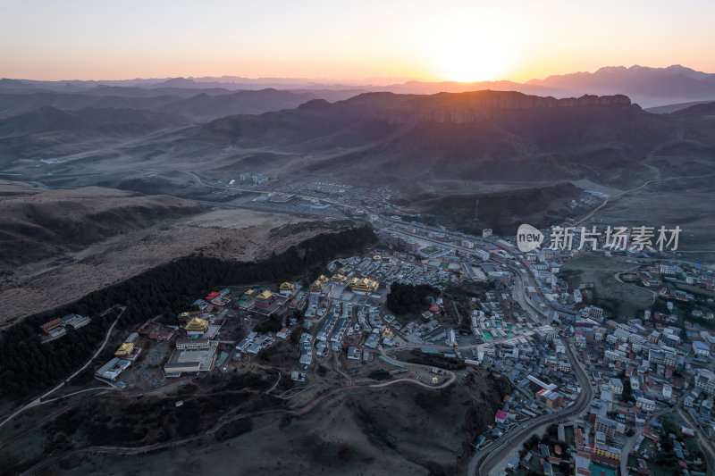 甘肃甘南郎木寺藏地山景全景清晨航拍