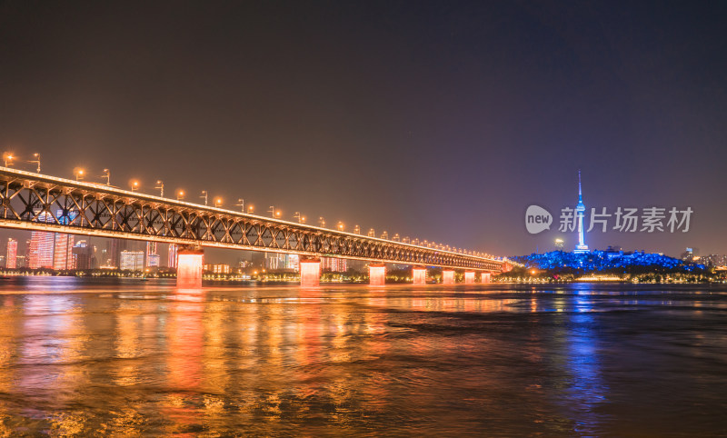 湖北武汉长江大桥夜景