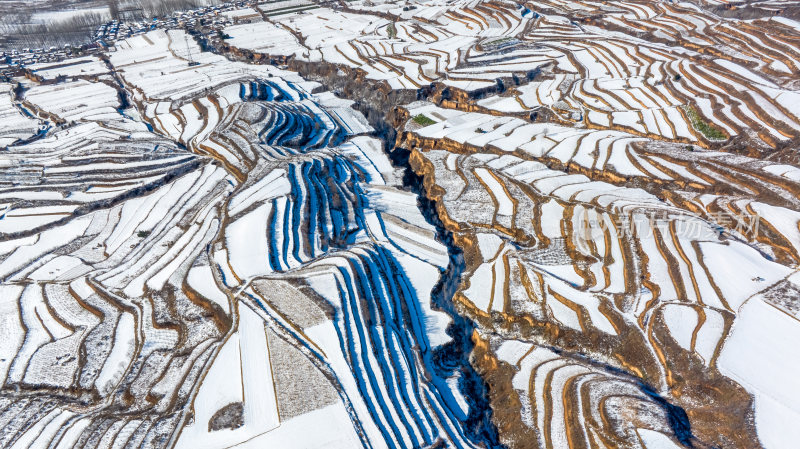 梯田航拍全景自然风景冬天下雪地形地理