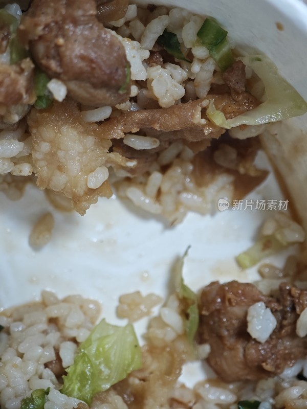 肉块米饭配菜特写