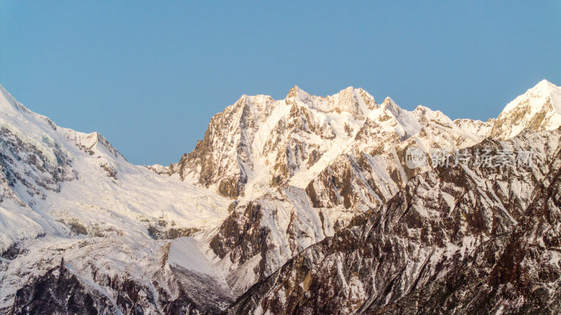 四川甘孜海螺沟景区看到的贡嘎等众多雪山