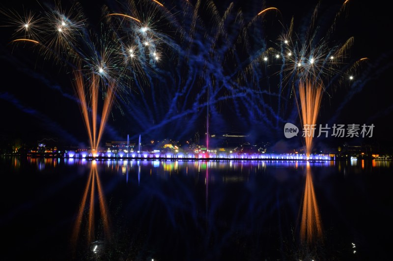 长沙浏阳烟花湖面夜景烟花绽放倒影