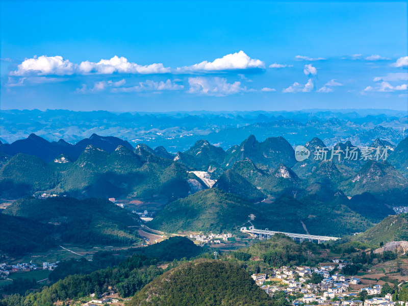 绿色能源风能发电喀斯特地貌