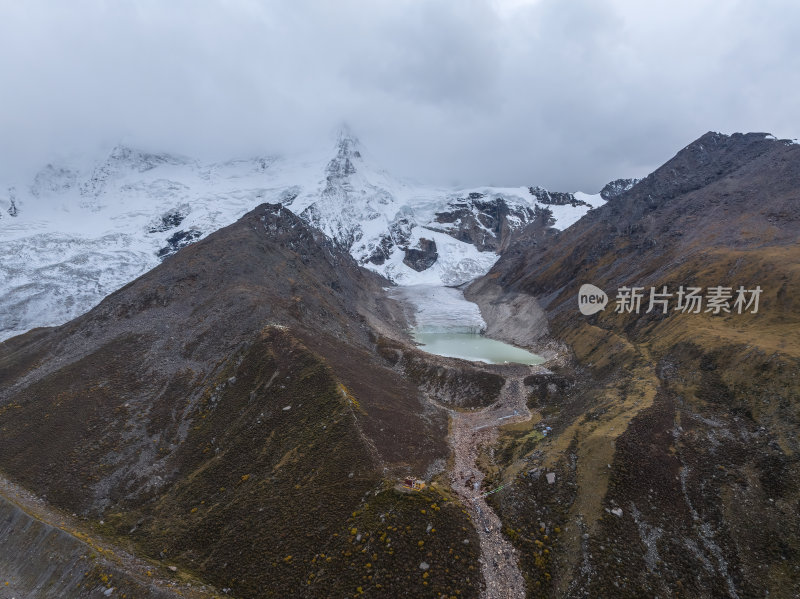 西藏那曲比如萨普神山圣山圣湖冰川航拍