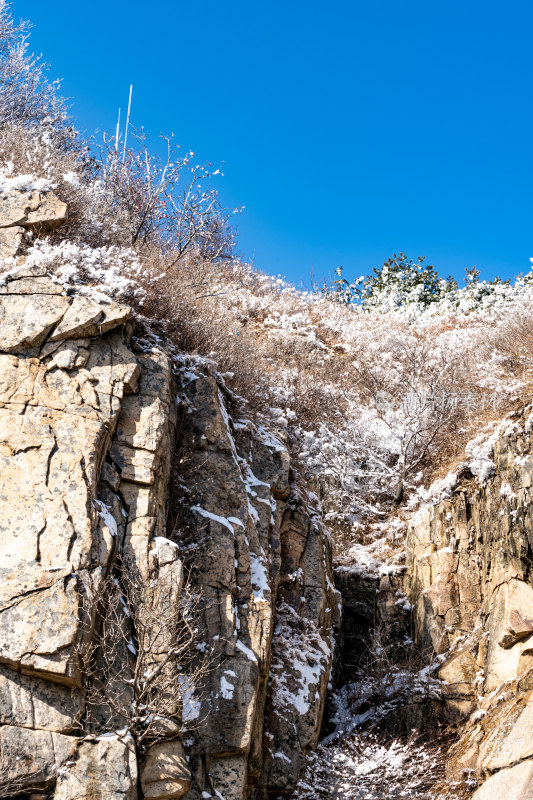 山东泰安泰山风景区雪景自然景观