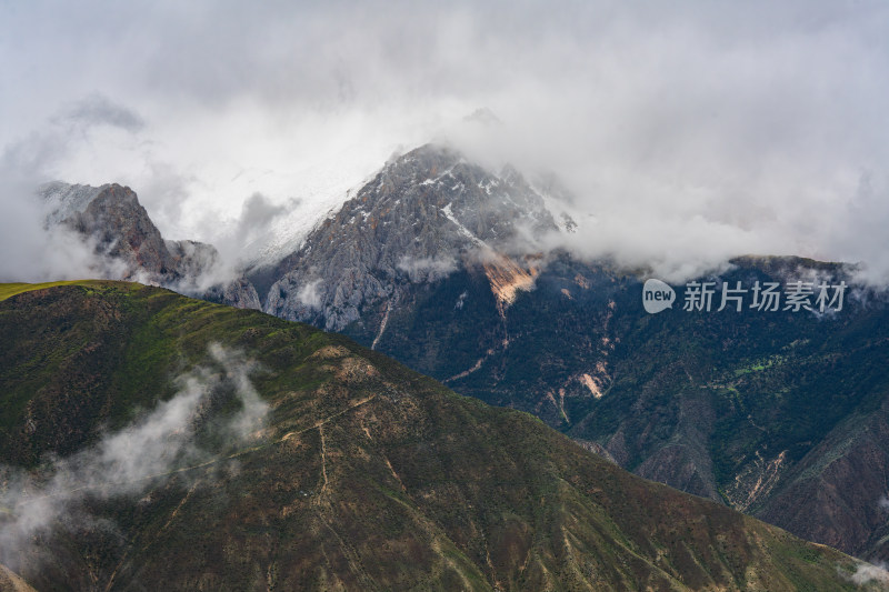 318川藏线川西甘孜高海拔草原雪山自然风光