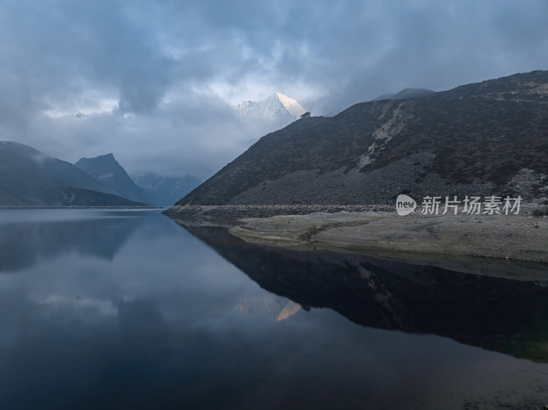 西藏山南洛扎秘境库拉岗日白马林措航拍