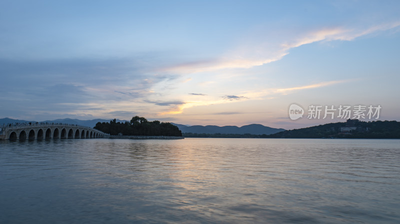 北京颐和园昆明湖十七孔桥风景