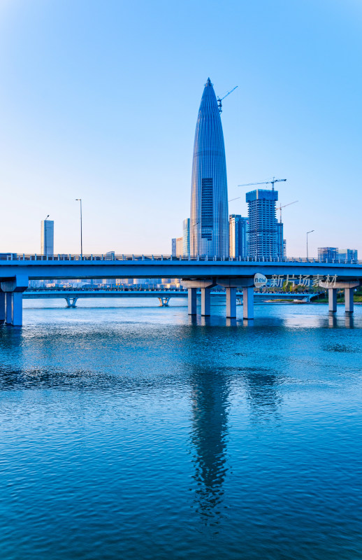 深圳湾城市摩天大楼建筑群与滨海公园