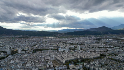 航拍云南丽江城市大景