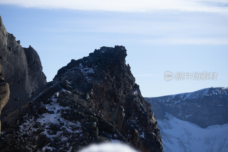 冬季长白山积雪山峰