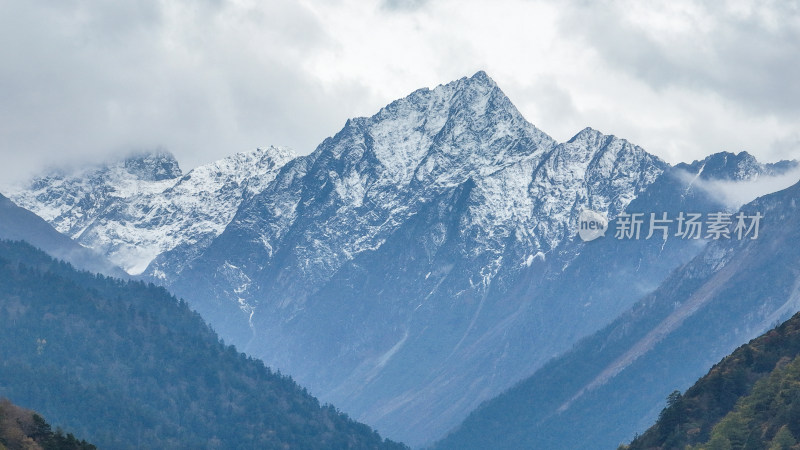 雪山山川四姑娘山