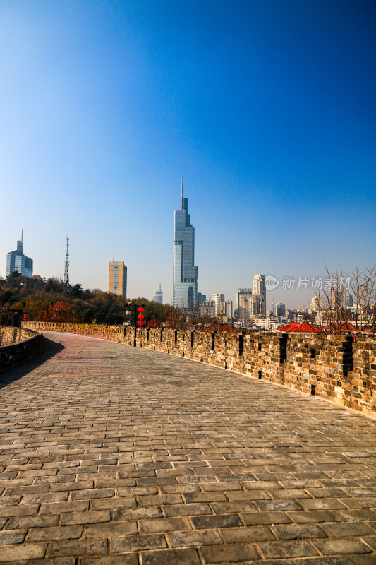 南京城墙与紫峰大厦古今同框城市天际线