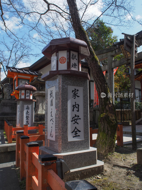 京都伏见稻荷神社石灯笼