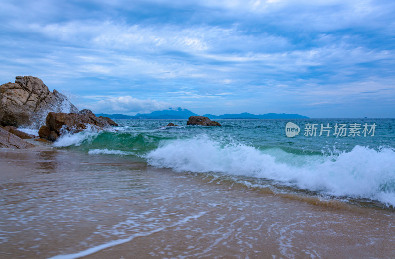 深圳盐田背仔角滨海公园海浪沙滩自然风光