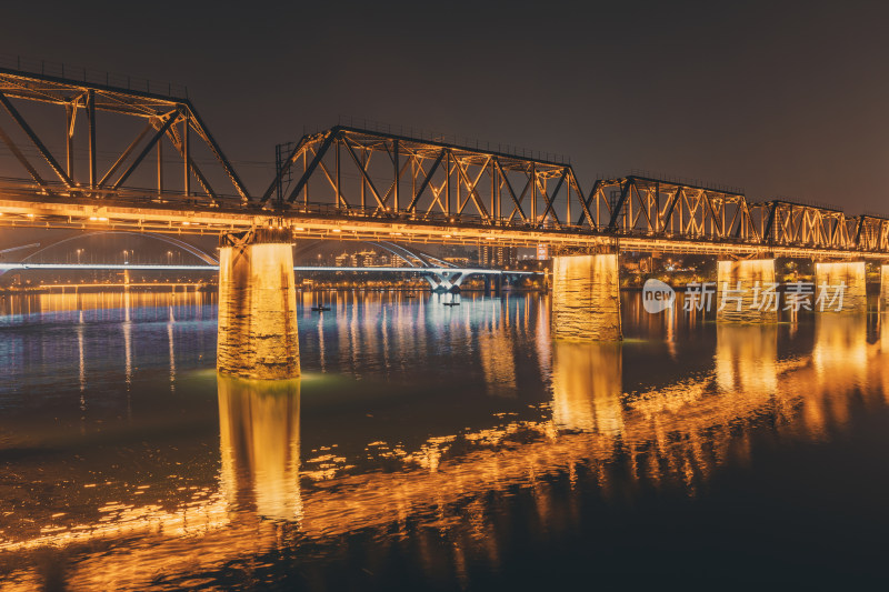 跨江铁路桥-广西柳州铁桥夜景