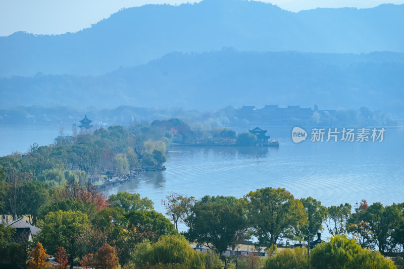 宁波院士中心上俯瞰东钱湖风景