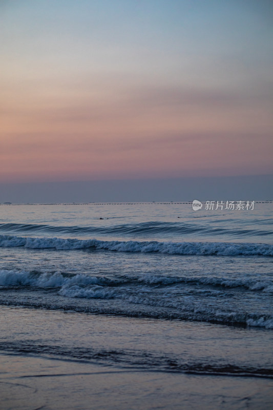 黄昏夕阳青岛小麦岛公园自然风光与城市景观