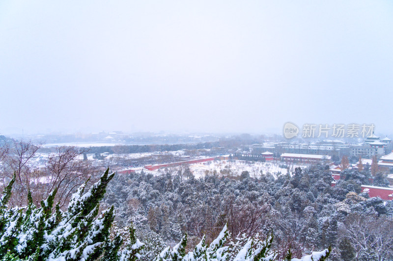 北京景山公园雪中古建筑风光