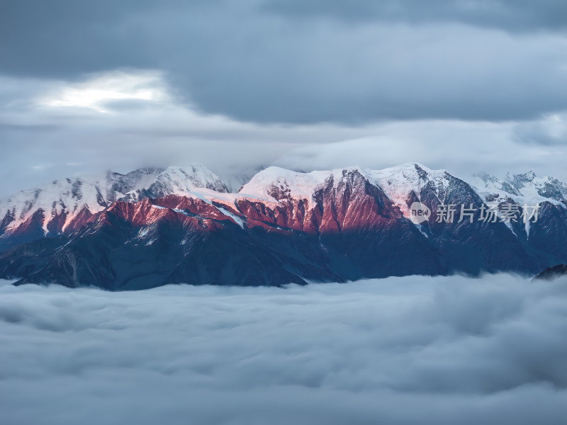 四川甘孜州里索海网红贡嘎雪山日落高空航拍