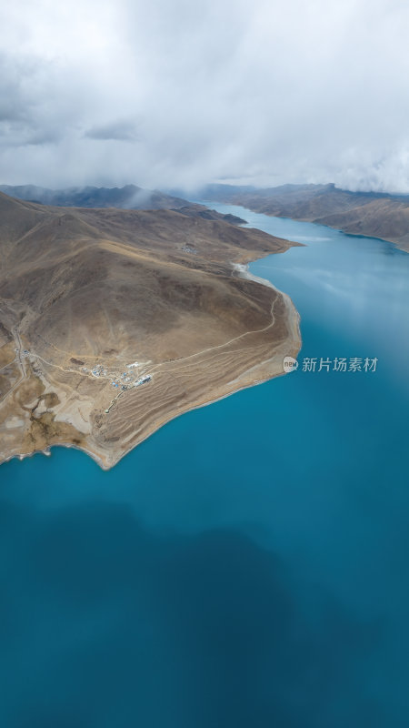 西藏山南羊卓雍措圣湖神湖蓝色高空航拍