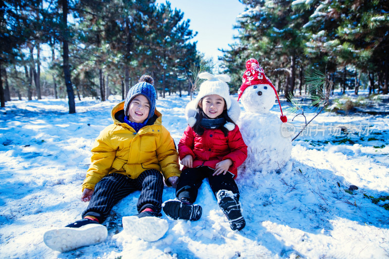 快乐儿童和雪人